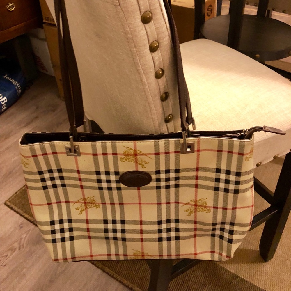 Designer purses 👜 - Picture 2 of 5